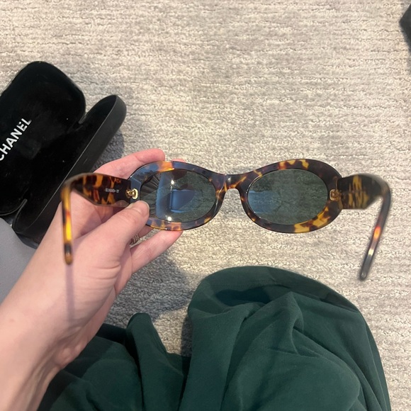 Gucci Tortoise Sunglasses EUC - Picture 9 of 15